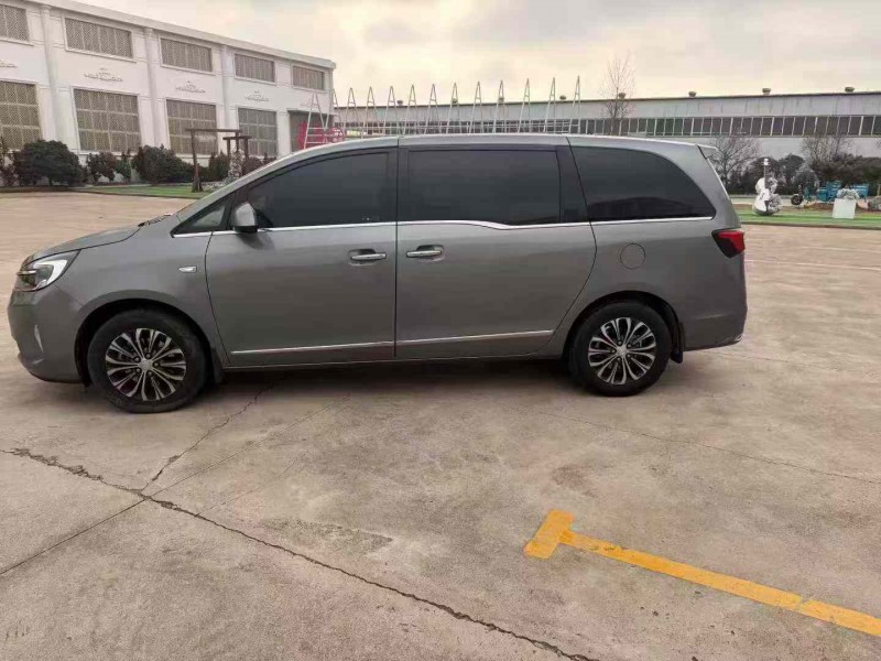 青岛21年别克GL86