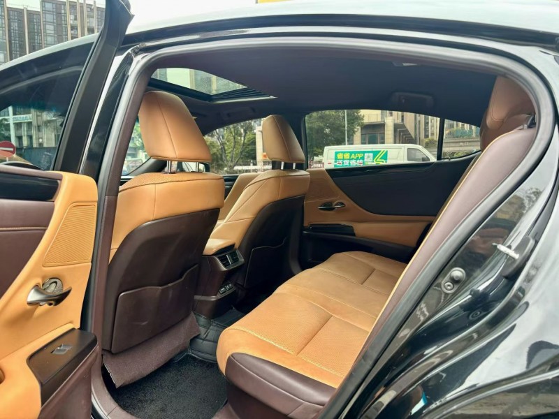 广州20年雷克萨斯ES7