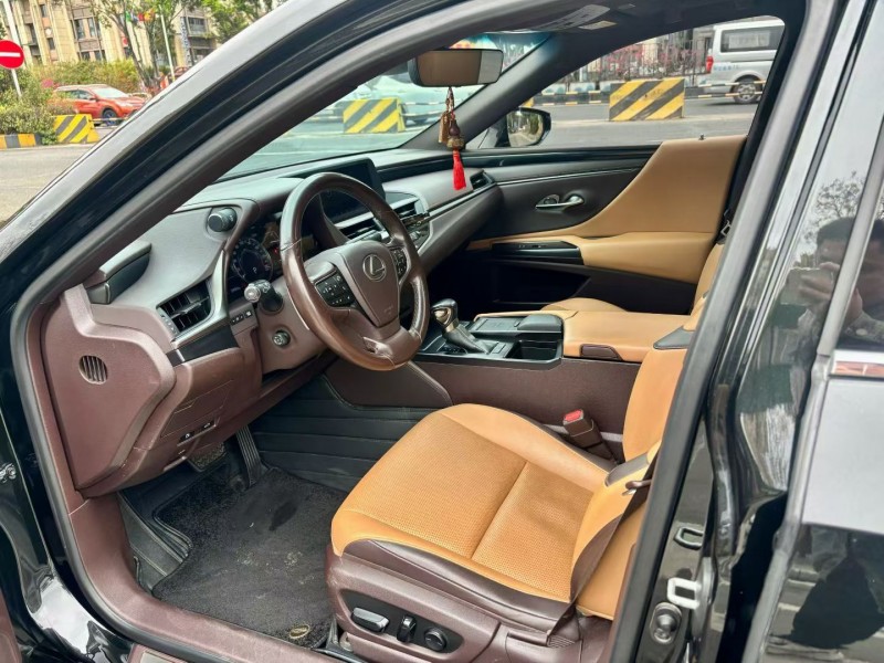 广州20年雷克萨斯ES9