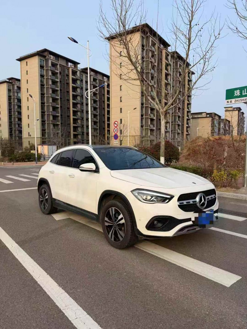 青岛22年奔驰GLA3