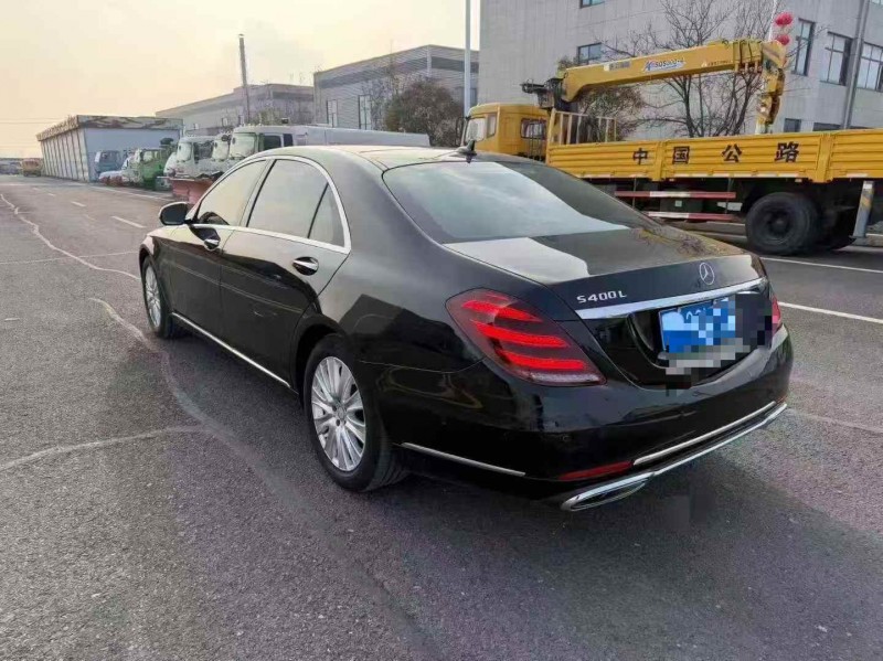 淮安16年奔驰S8