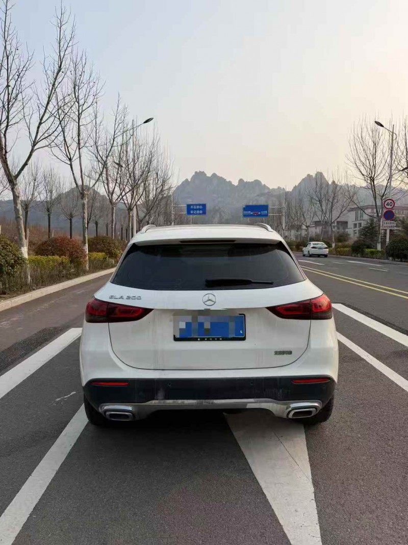 青岛22年奔驰GLA9