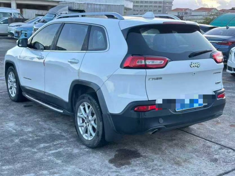 東莞17年Jeep自由光4