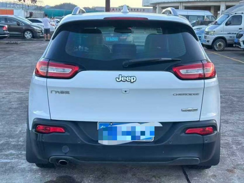 東莞17年Jeep自由光6