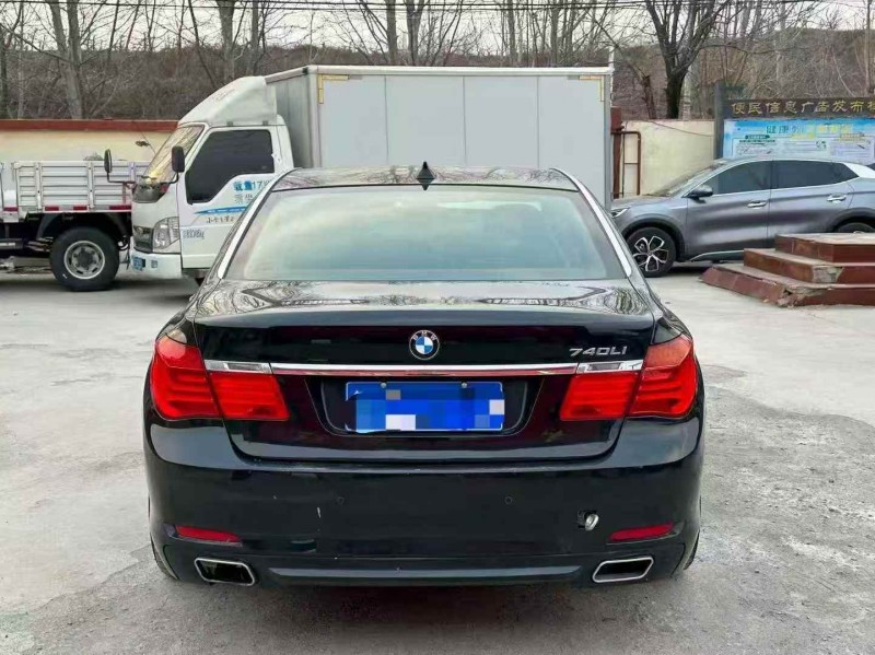 济宁10年宝马7系8