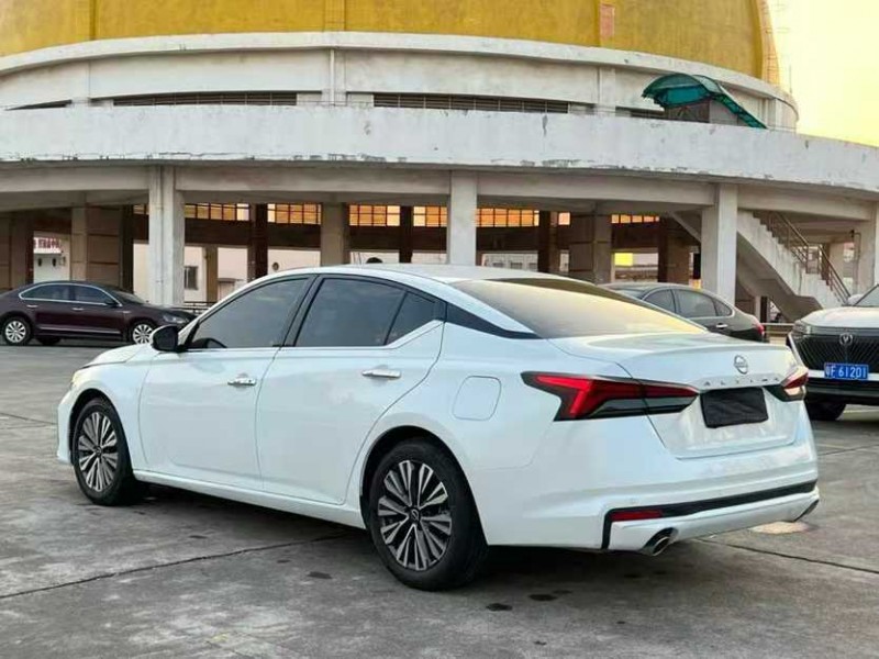 东莞25年日产天籁7