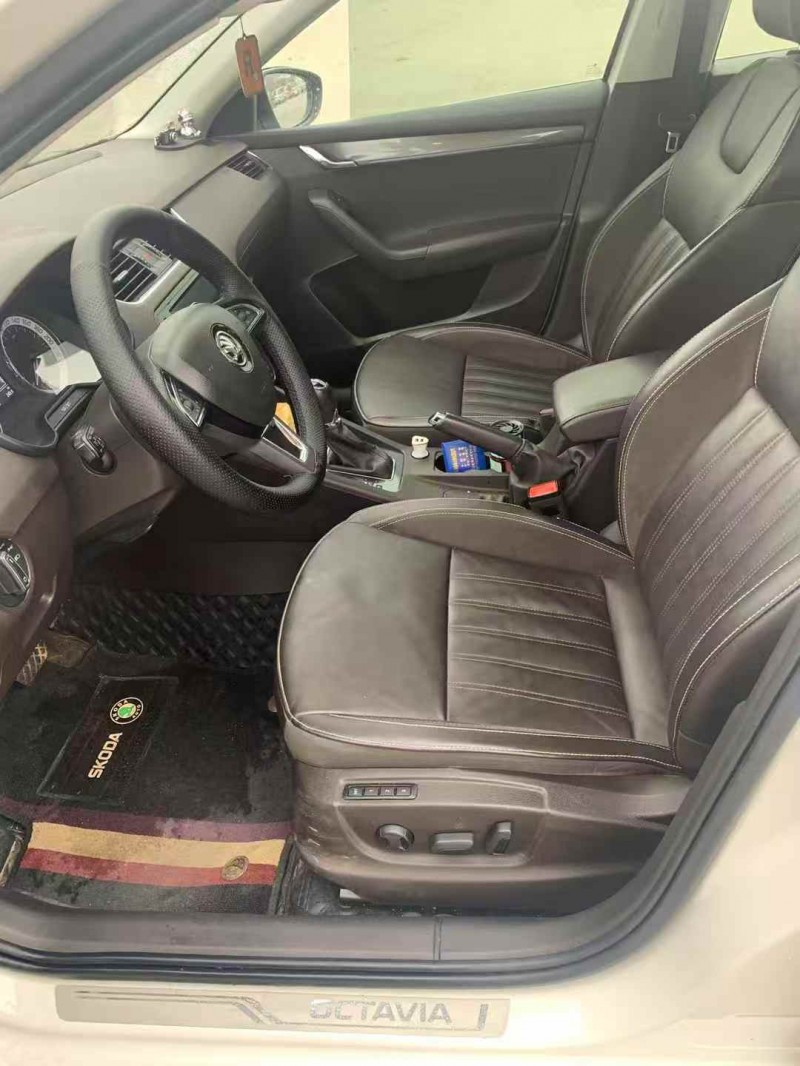 青島18年斯柯達明銳3