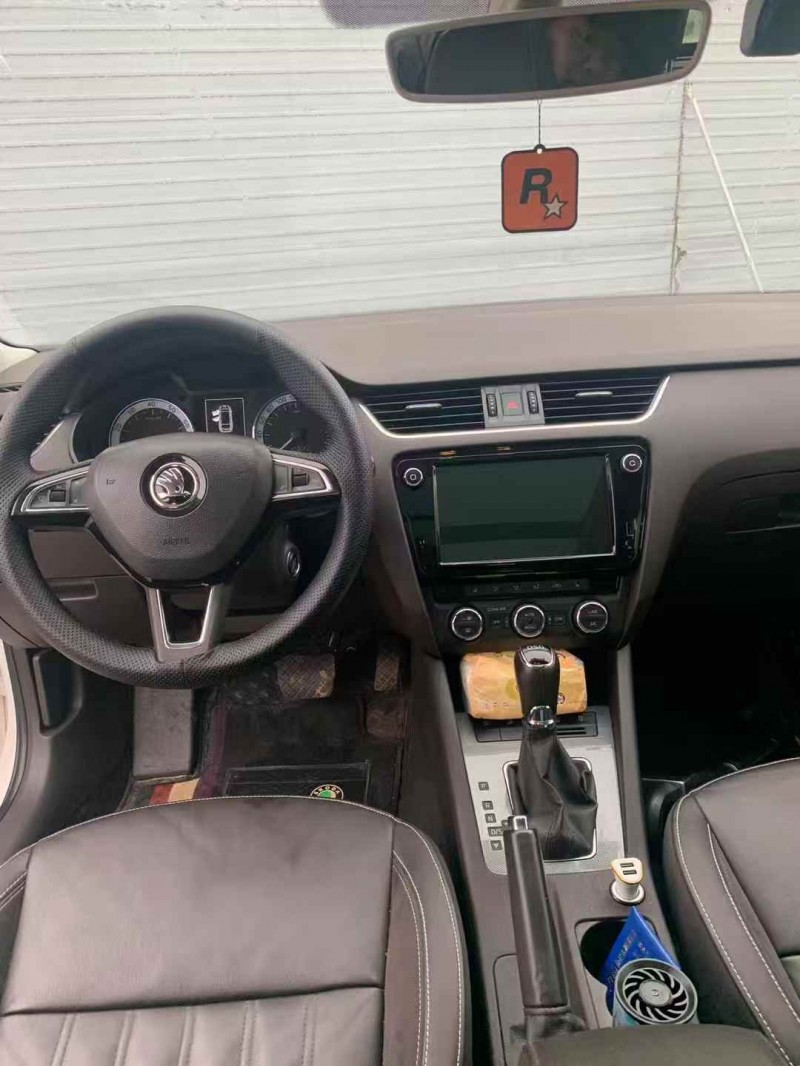 青島18年斯柯達明銳5