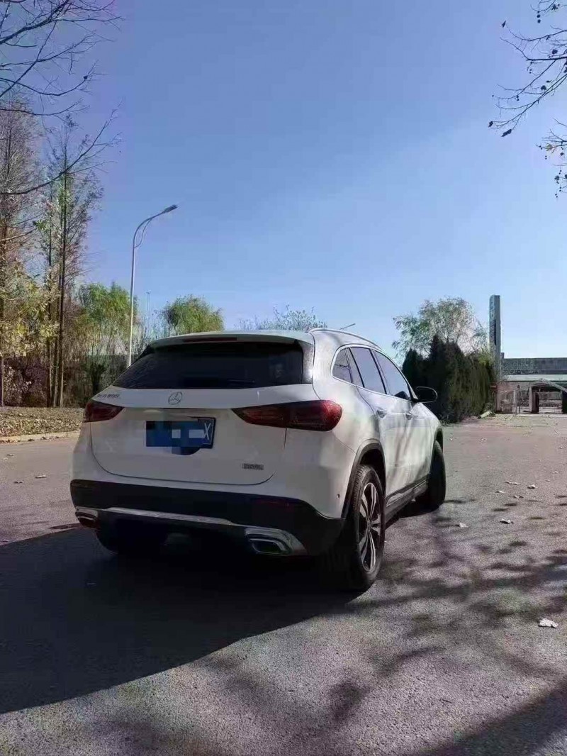 青島22年奔馳GLA8