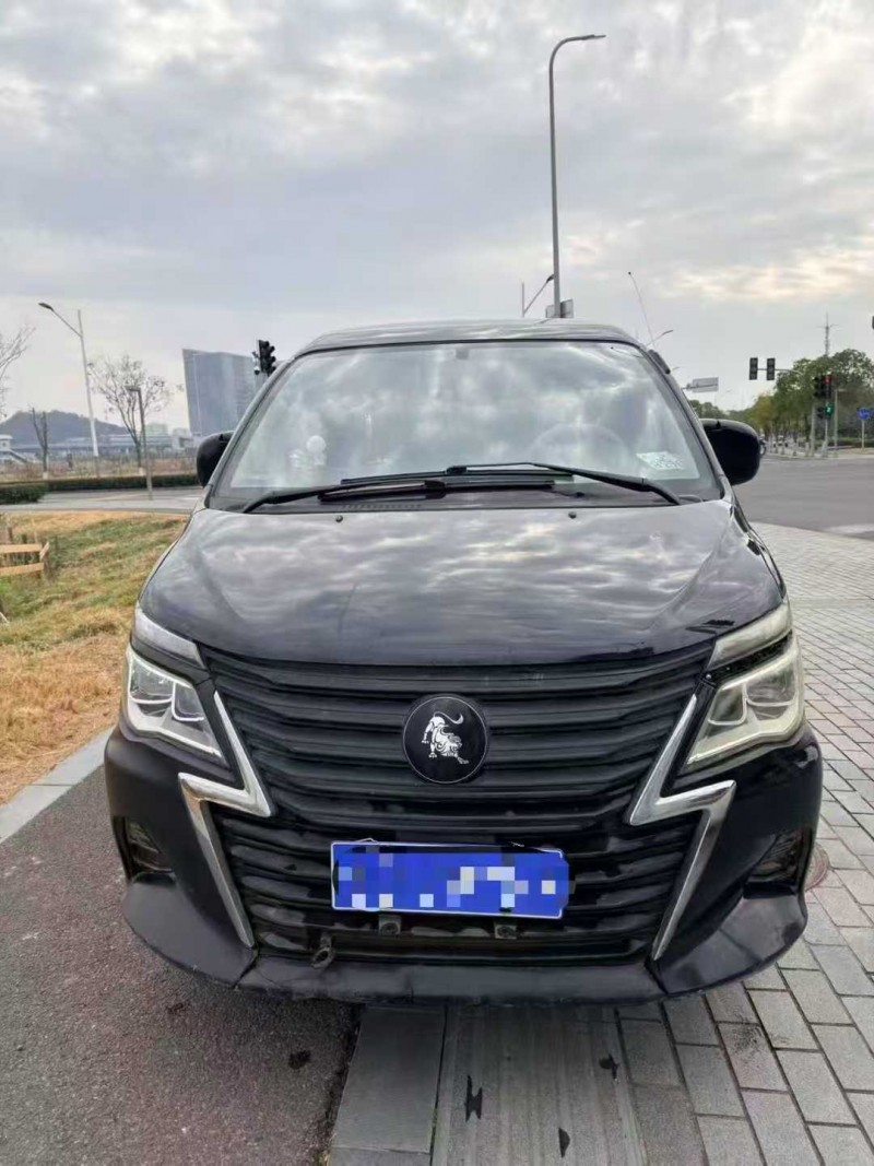 青岛21年东风菱智1