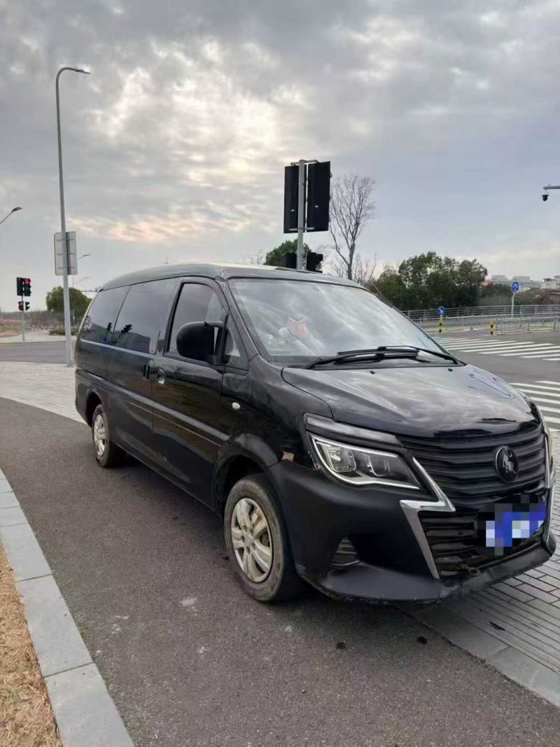 青岛21年东风菱智3