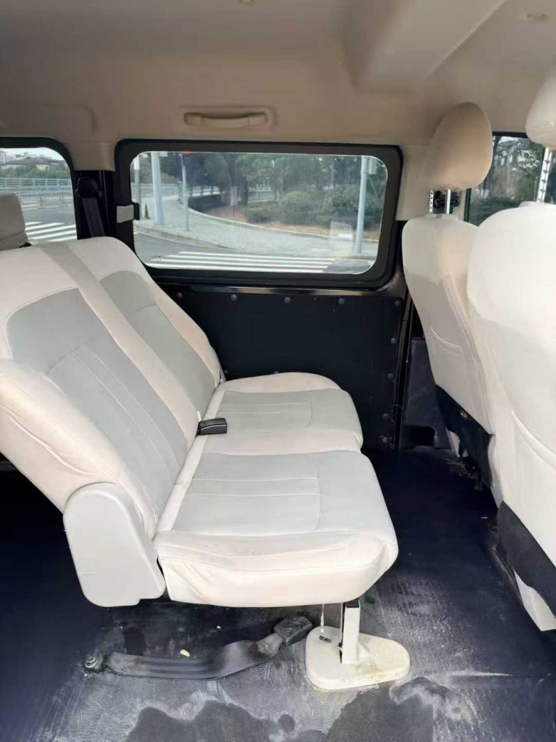 青岛21年东风菱智5