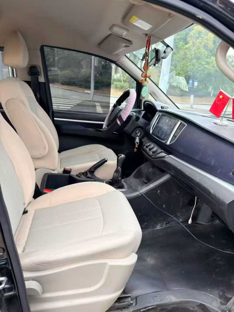 青岛21年东风菱智6