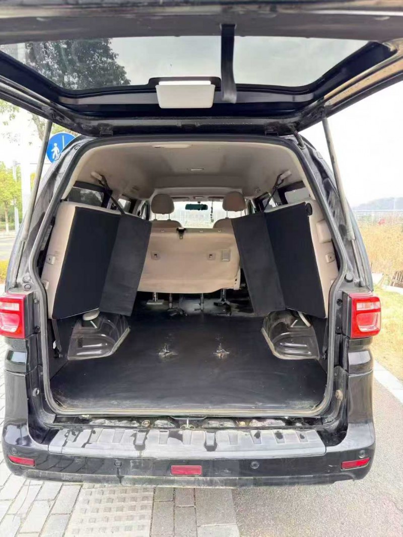 青岛21年东风菱智7