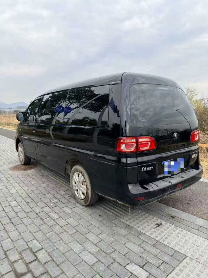 青岛21年东风菱智8