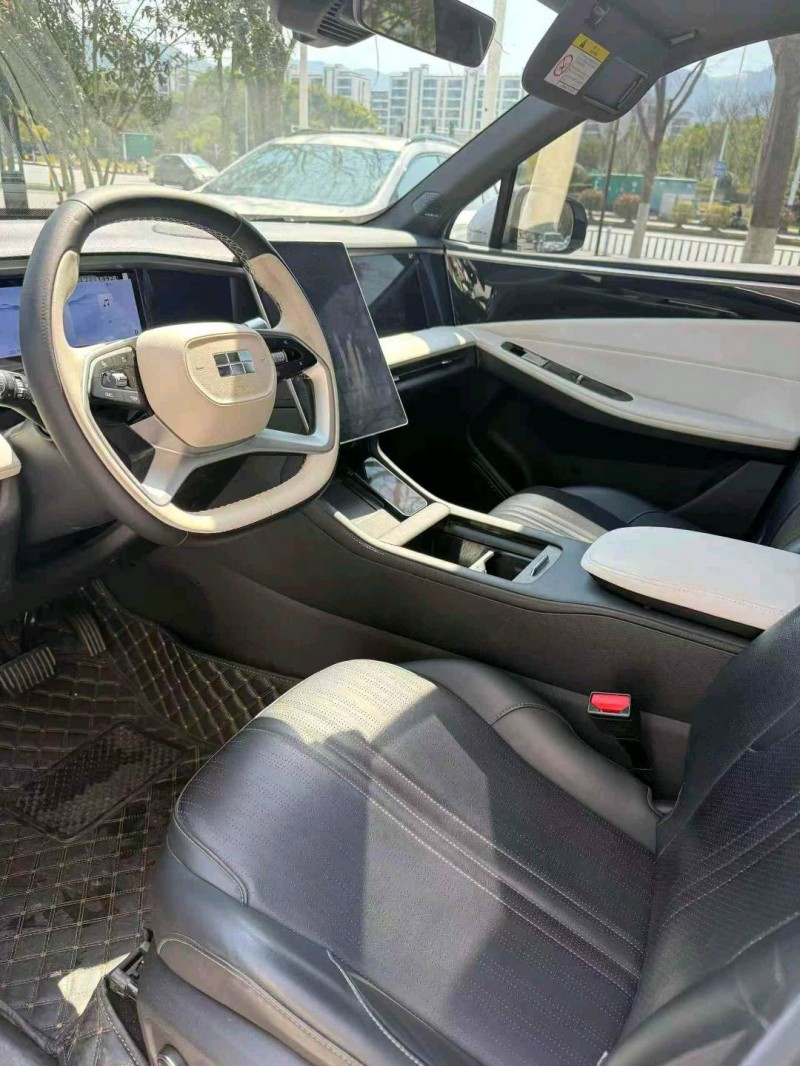 新余24年吉利银河3