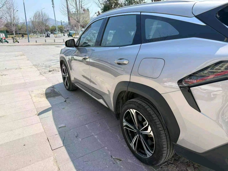 新余24年吉利银河5