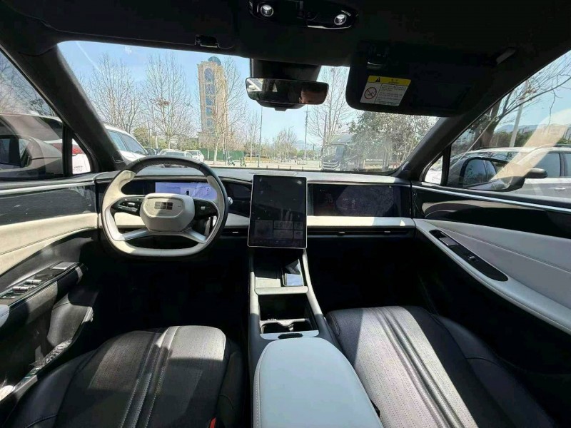 新余24年吉利银河6