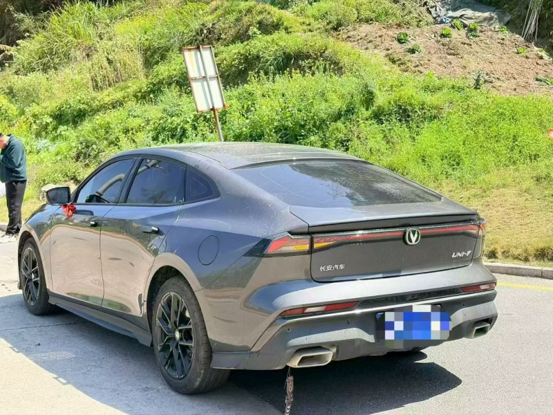 三明25年长安汽车UNI7