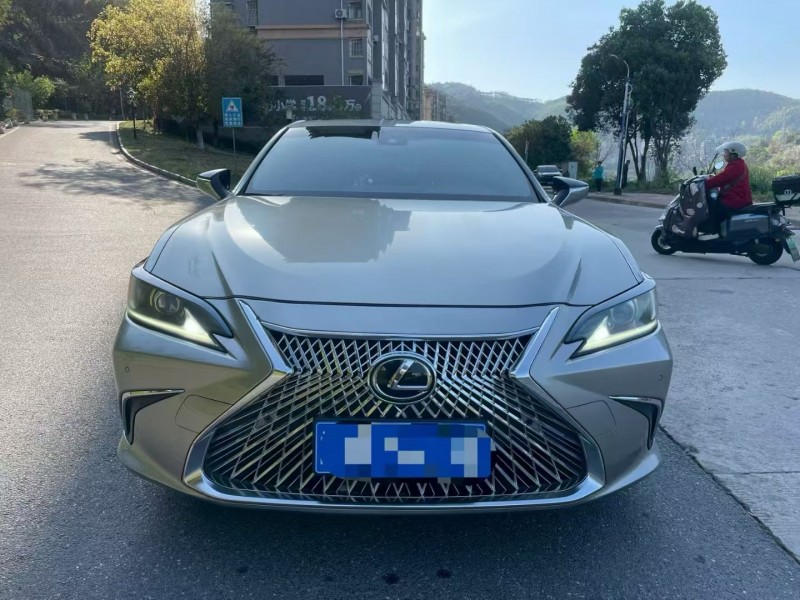 三明21年雷克萨斯ES1
