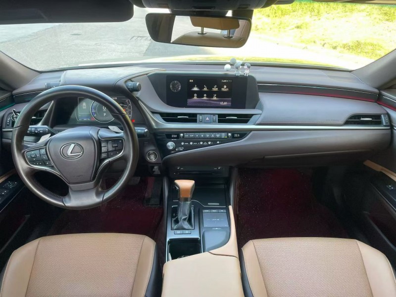 三明21年雷克萨斯ES5