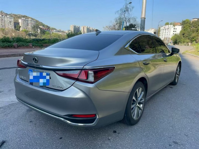 三明21年雷克萨斯ES8