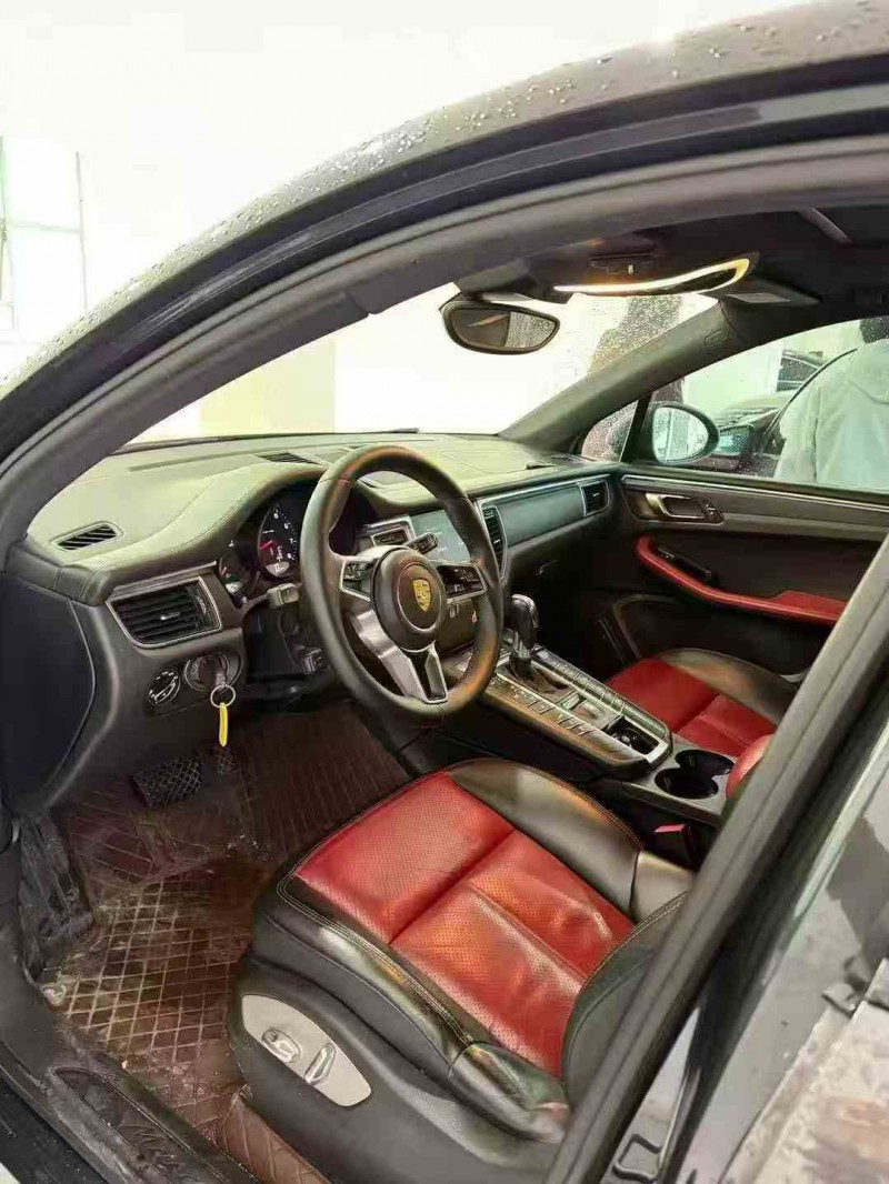 张家界17年保时捷Macan4