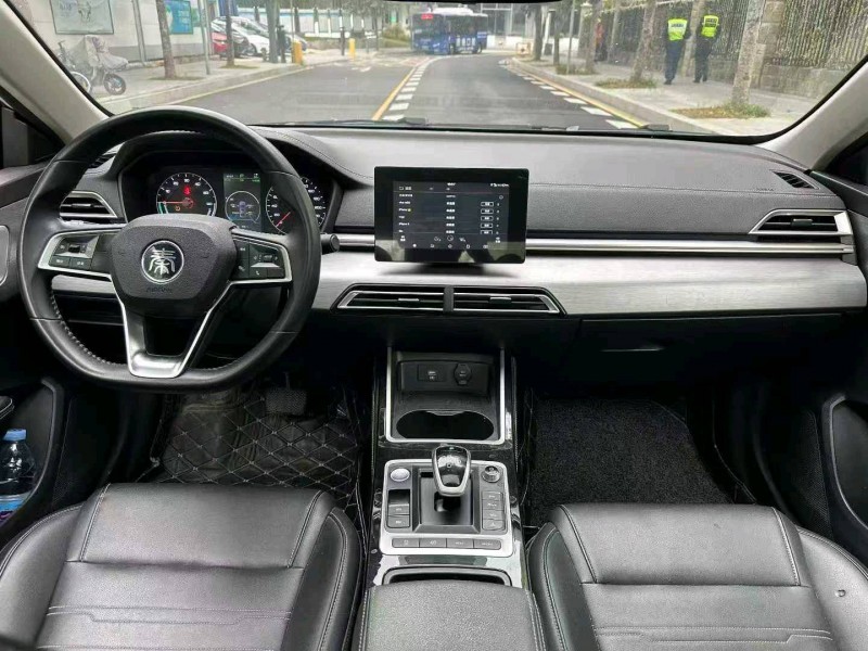 中山20年比亚迪秦5