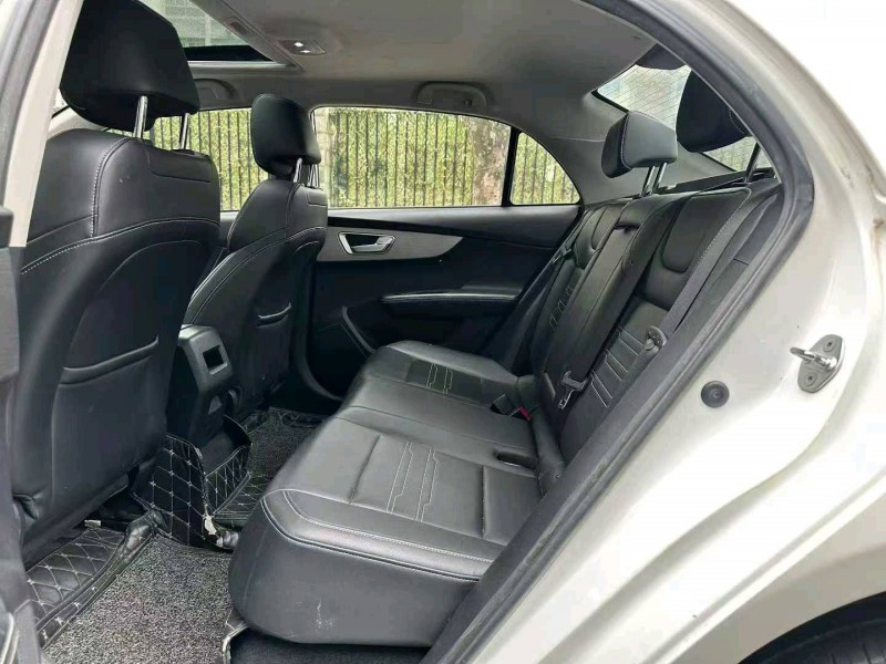 中山20年比亚迪秦6