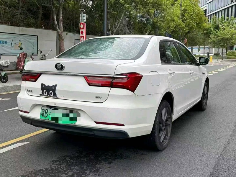 中山20年比亚迪秦8