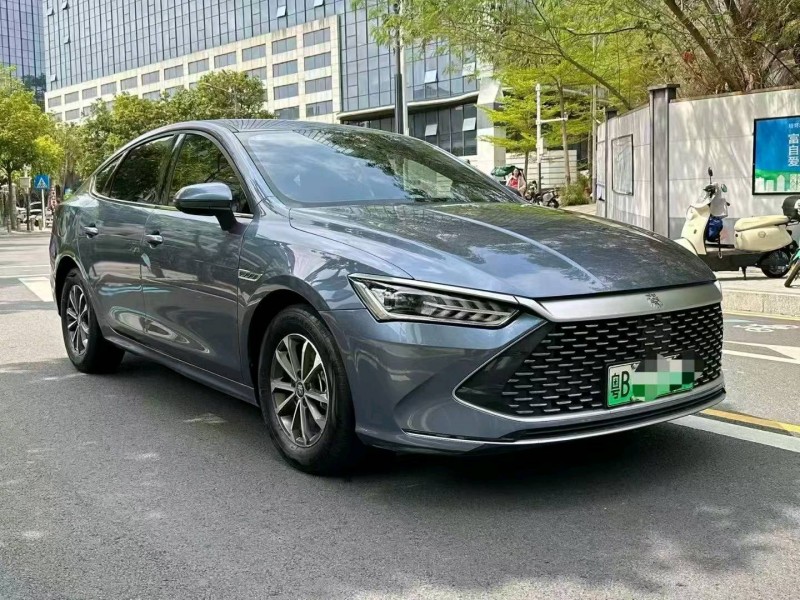 中山25年比亞迪秦3