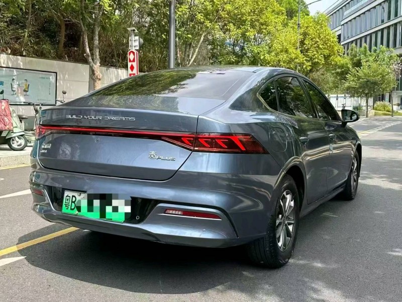 中山25年比亞迪秦8