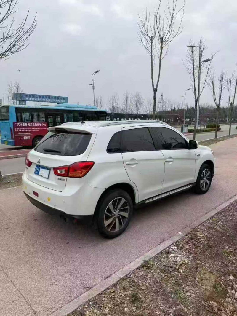 濰坊16年三菱勁炫6