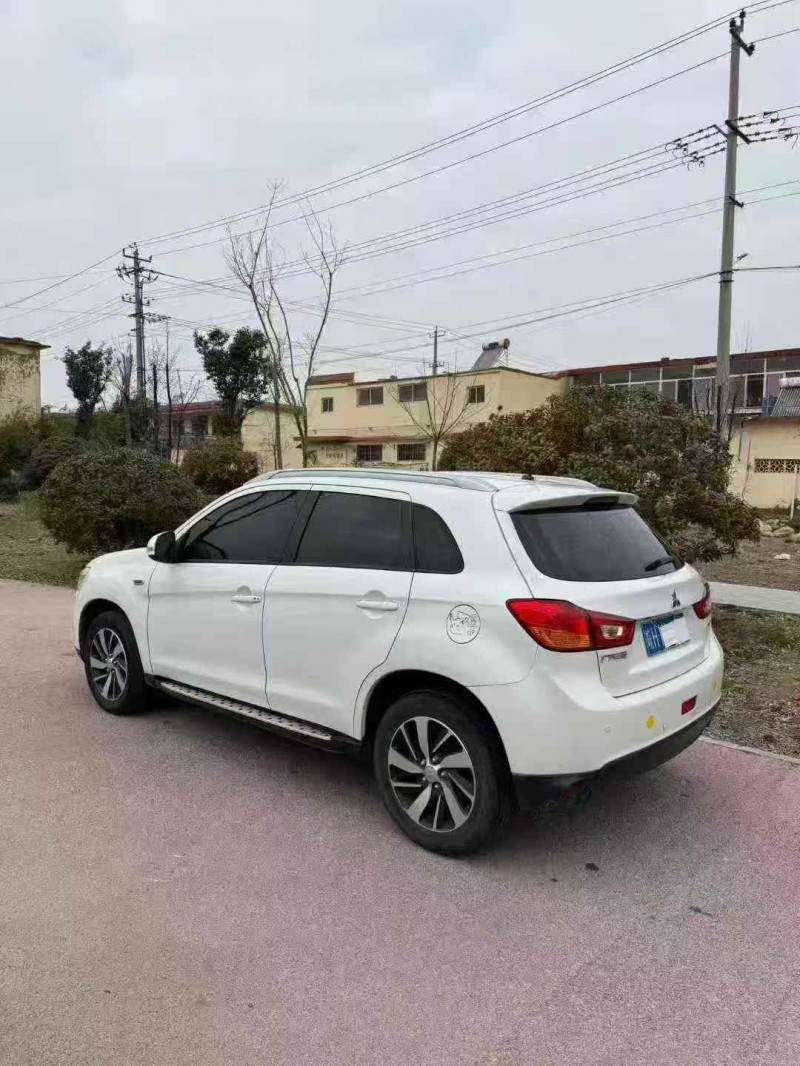 濰坊16年三菱勁炫8