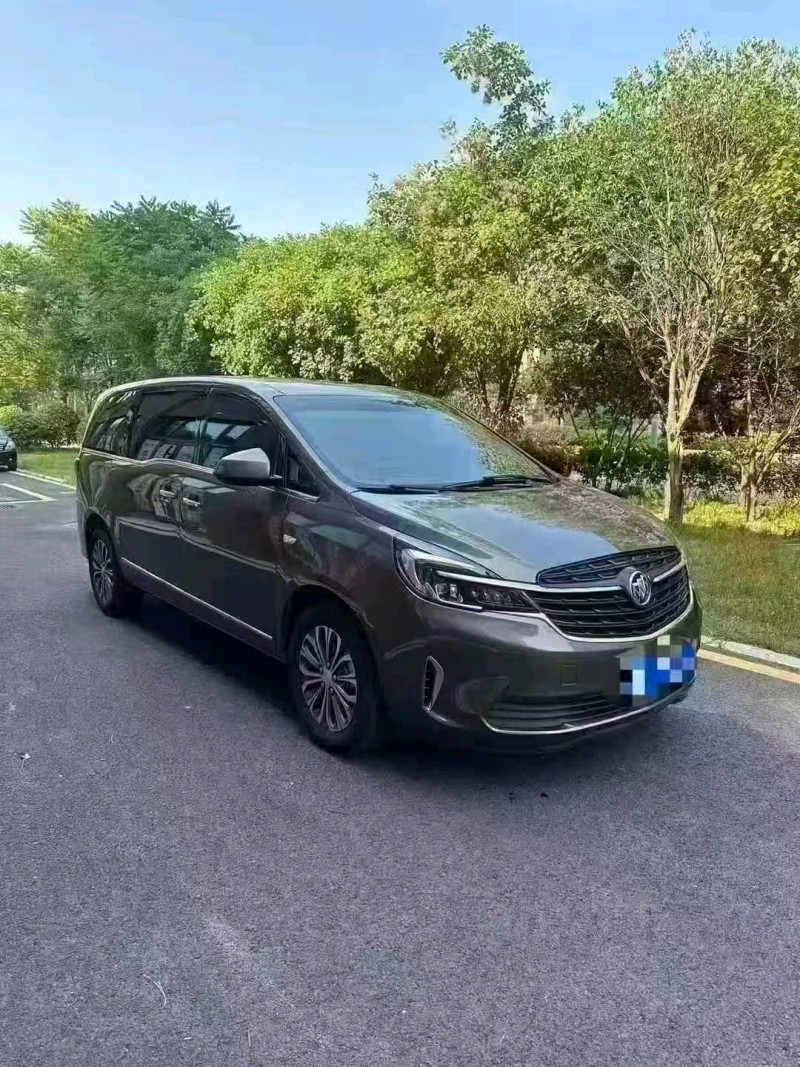 青岛21年别克GL82