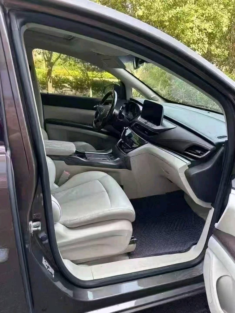 青岛21年别克GL87