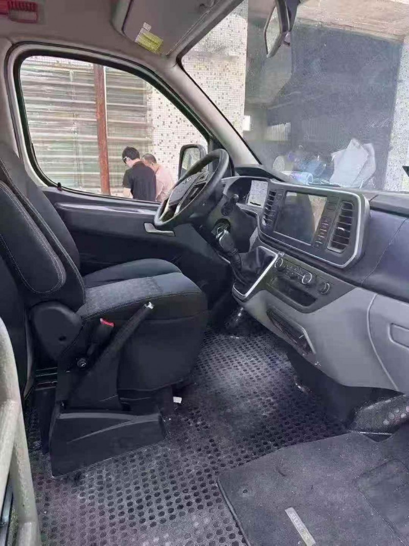 深圳23年大通V805