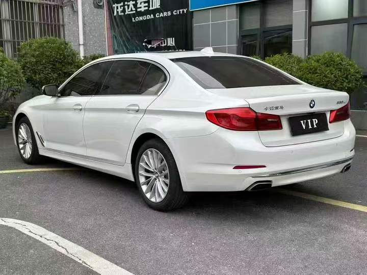 张家界19年宝马5系8