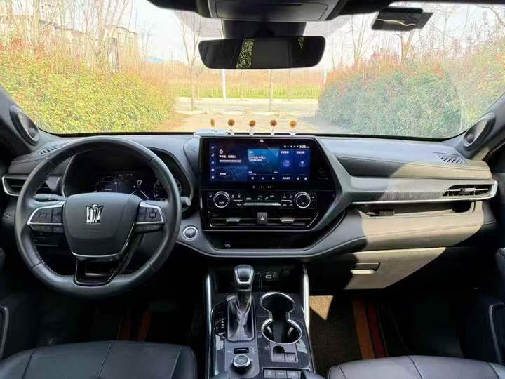 鄂州24年豐田皇冠4