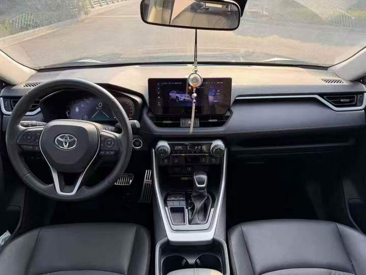 淮安24年丰田RAV4荣放4
