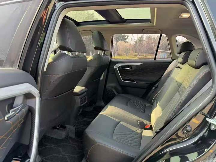 淮安24年丰田RAV4荣放5