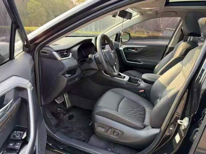 淮安24年丰田RAV4荣放7