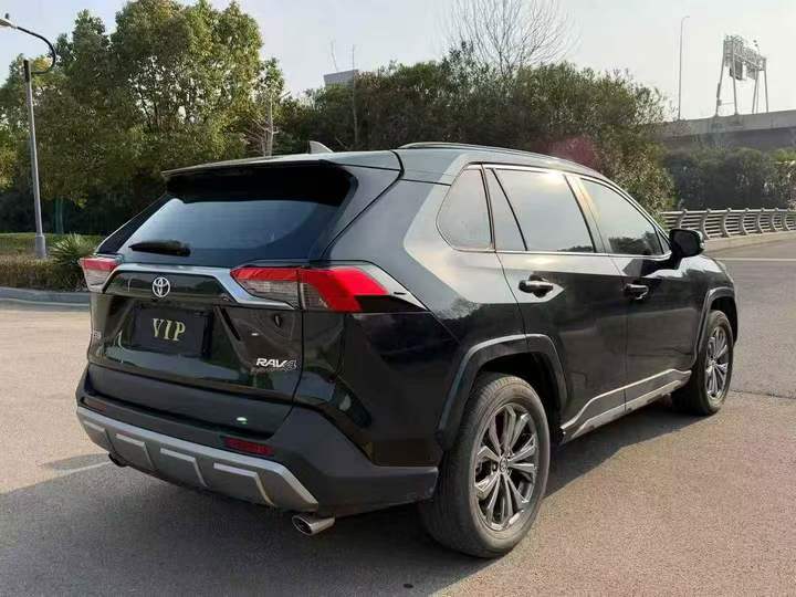 淮安24年丰田RAV4荣放8