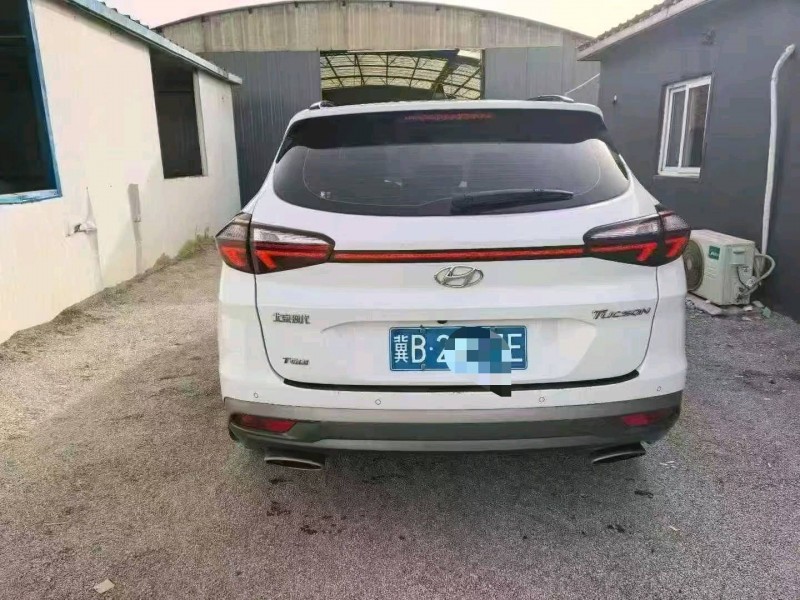 保定20年现代途胜8