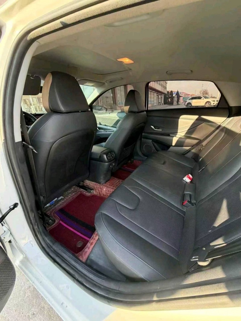 烟台25年现代伊兰特4