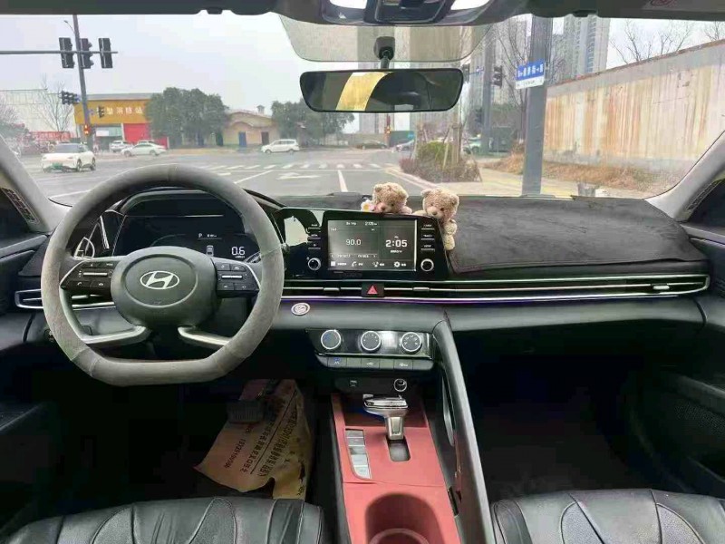 新乡24年现代伊兰特8