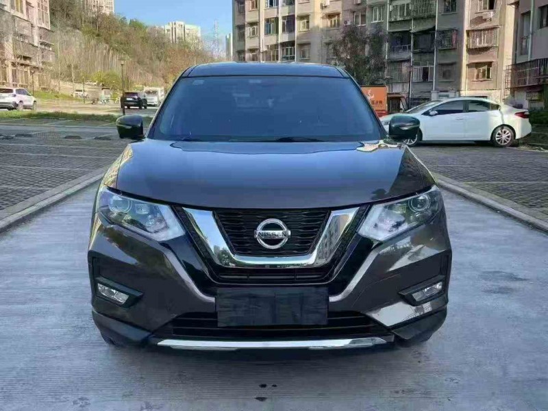 重慶18年日產奇駿1