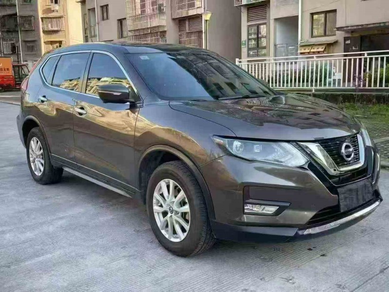 重慶18年日產奇駿2