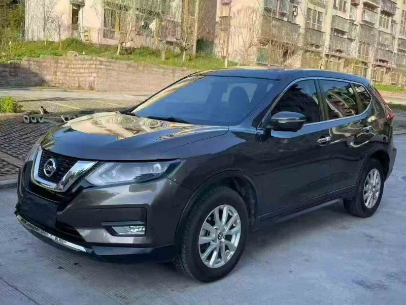 重慶18年日產奇駿3