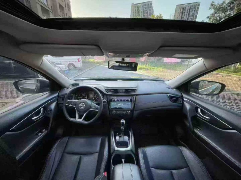 重慶18年日產奇駿4